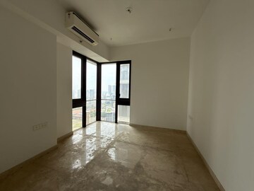 Room in 3 BHK Apartment at Lodha The Park, Worli – for Rent