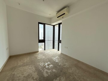 Room in 3 BHK Apartment at Lodha The Park, Worli – for Rent