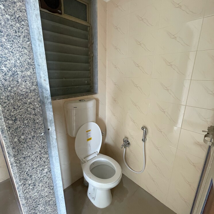 Bathroom, goregaon east 1 Bedroom 330 Sq.Ft. Apartment In Goregaon East Mumbai 8742037