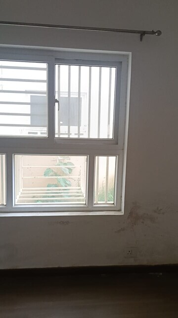 Room in 3 BHK Builder Floor at Parklands, Sector 85 – for Rent