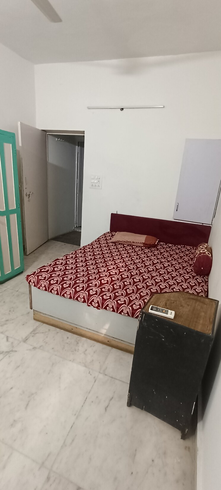 Bedroom, rwa-chittaranjan-park-block-r 1.5 Bedroom 500 Sq.Ft. Apartment In Chittaranjan Park Delhi 8742120