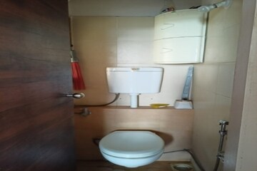 Bathroom in 3 BHK Apartment at Mahalaxmi – for Rent