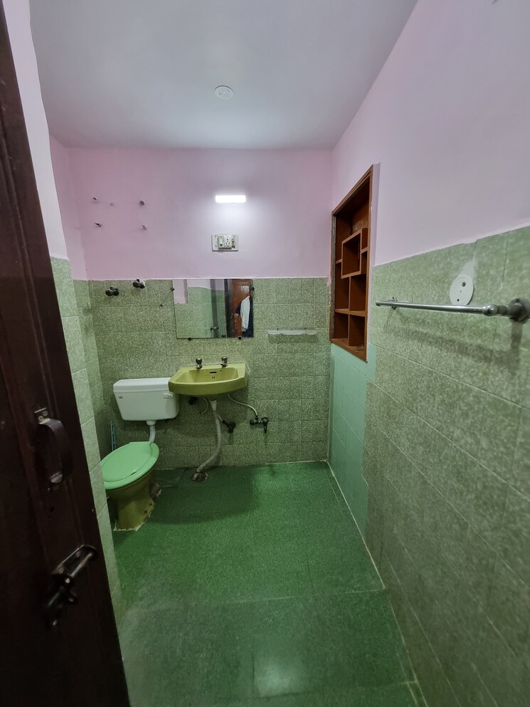 Attached Bathroom, sector 26 1 Bedroom 1350 Sq.Ft. Independent House In Sector 26 Noida 8742494