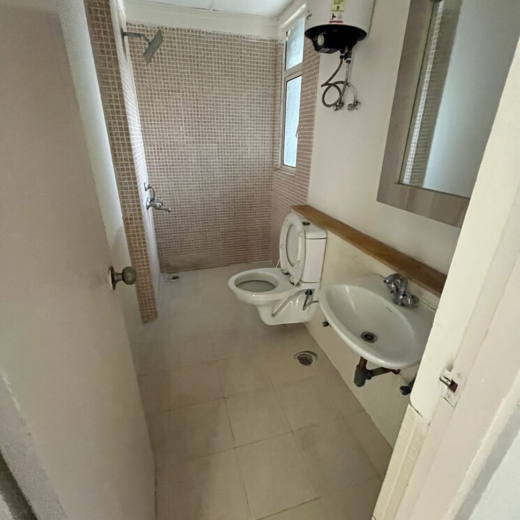 Bathroom, jaypee-greens-kosmos 2 Bedroom 950 Sq.Ft. Apartment In Sector 134 Noida 8742778