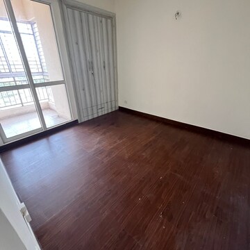 Room in 2 BHK Apartment at Jaypee Greens Kosmos, Sector 134 – for Rent