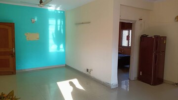 Room in 3 BHK Apartment at Parsvnath Majestic Floors, Vaibhav Khand – for Rent