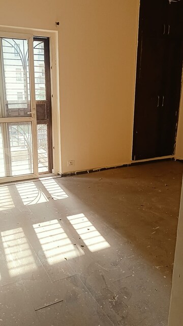 Room in 3 BHK Builder Floor at Parklands, Sector 85 – for Rent