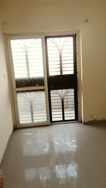 Room in 3 BHK Builder Floor at Parklands, Sector 85 – for Rent