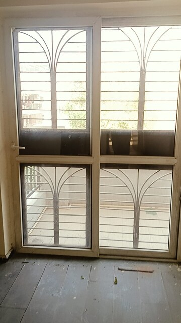 Room in 3 BHK Builder Floor at Parklands, Sector 85 – for Rent