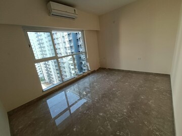 Room in 3 BHK Apartment at LnT Veridian, Powai – for Rent