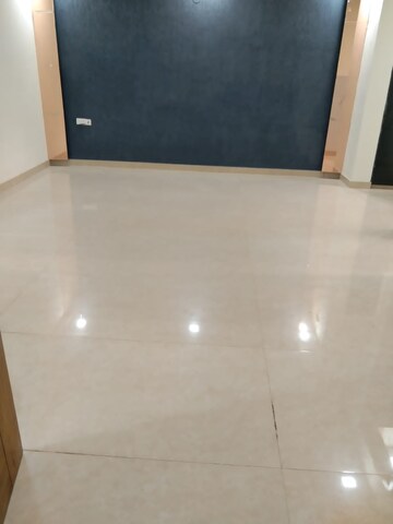 Room in 3 BHK Apartment at Mansarovar – for Sale