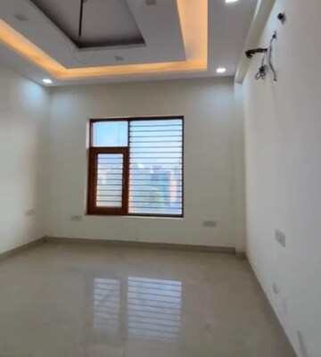 Room in 3 BHK Apartment at Piyush Heights, Sector 89 – for Sale