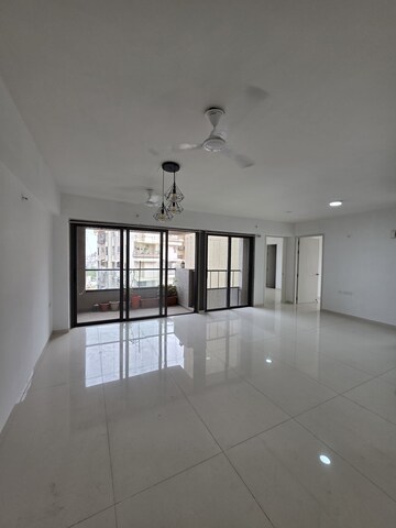Room in 3 BHK Apartment at Satellite – for Rent