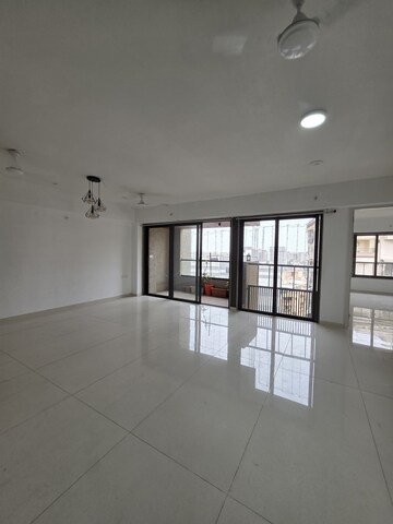Room in 3 BHK Apartment at Satellite – for Rent