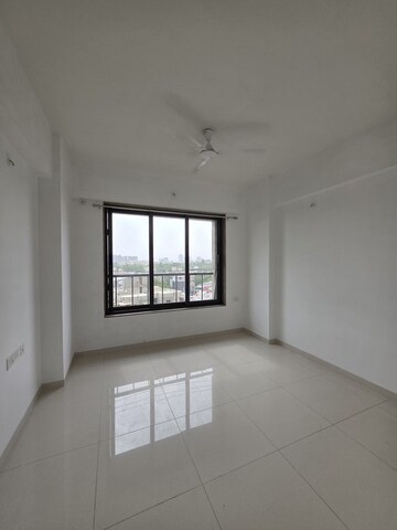 Room in 3 BHK Apartment at Satellite – for Rent