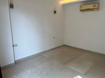 Room in 3 BHK Apartment at Green Park – for Sale