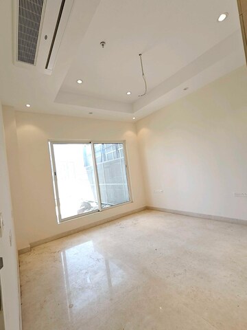 Room in 3 BHK Apartment at Indiabulls Sky Forest, Lower Parel – for Rent