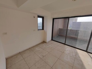 Room in  Office Space at Mithakhali – for Rent