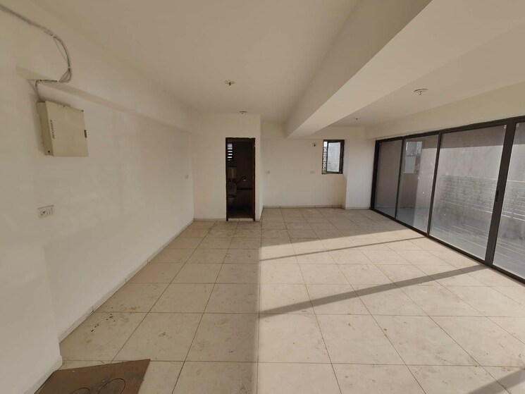 Room, mithakhali Commercial Office Space 1190 Sq.Ft. In Mithakhali Ahmedabad 8743669