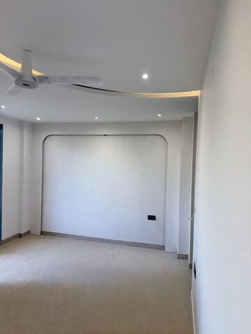 Room in 3 BHK Builder Floor at Vastu Apartments, Sector 55 – for Rent