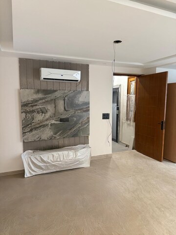 Room in 3 BHK Builder Floor at Vastu Apartments, Sector 55 – for Rent