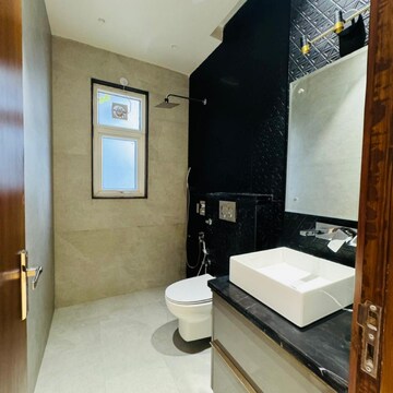 Team Area in 3 BHK Builder Floor at Vipul World Plots, Sector 48 – for Sale