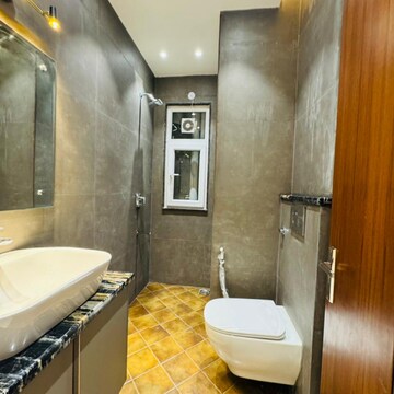 Bathroom in 3 BHK Builder Floor at Vipul World Plots, Sector 48 – for Sale