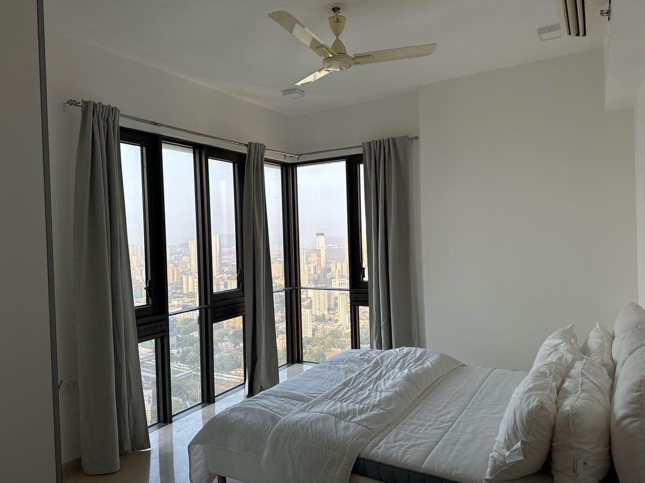 3 BHK + Servant Room Apartment For Rent in Lodha The Park