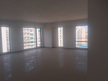 Room in  Office Space at Ashram Road – for Rent