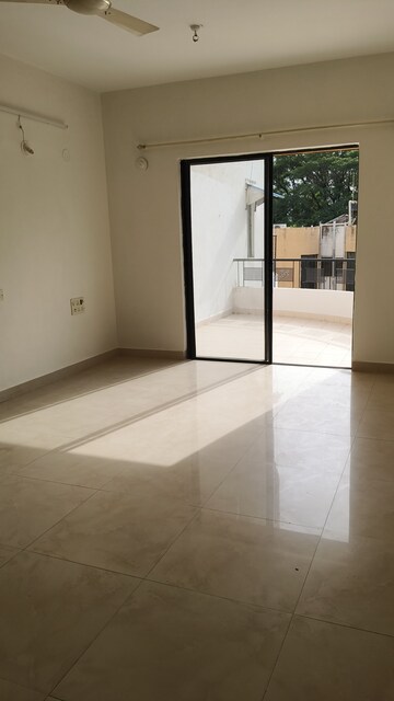 Room in 3 BHK Apartment at La Chapelle, Baner – for Rent