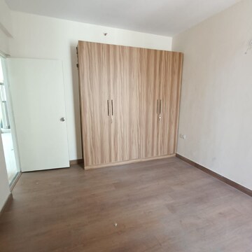 Room in 3 BHK Apartment at Jaypee Green Wish town Klassic, Sector 134 – for Rent