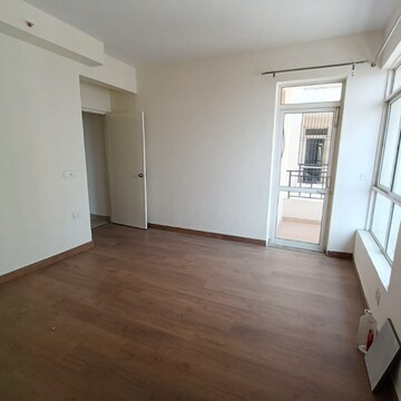 Room in 3 BHK Apartment at Jaypee Green Wish town Klassic, Sector 134 – for Rent