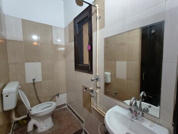Master Bedroom in 3 BHK Builder Floor at Relaxo Apartment, Sector 46 – for Rent