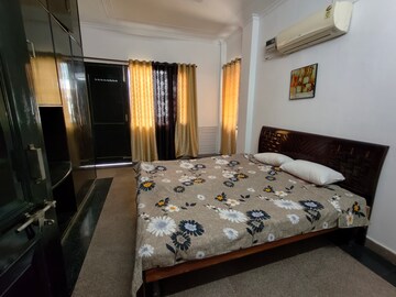 Bedroom in 3 BHK Builder Floor at Relaxo Apartment, Sector 46 – for Rent