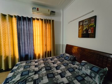 Bedroom in 3 BHK Builder Floor at Relaxo Apartment, Sector 46 – for Rent
