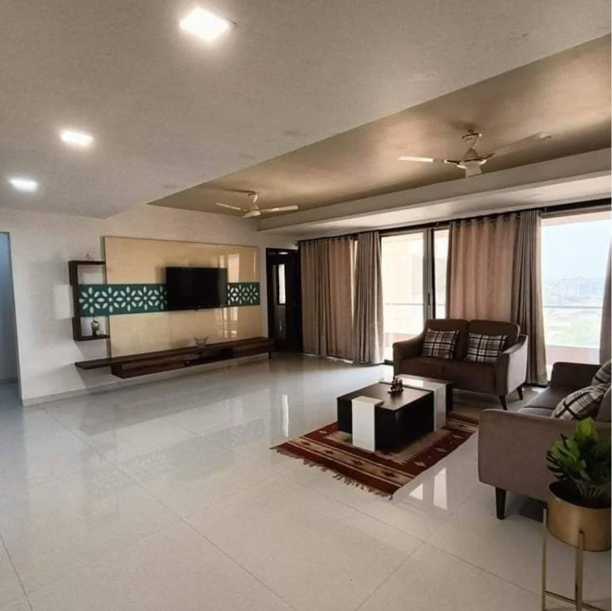 4 BHK + Servant Room Apartment For Rent in Rustomjee Elanza