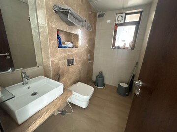 Bathroom in 3 BHK Apartment at Peninsula Celestia Spaces, Sewri – for Rent