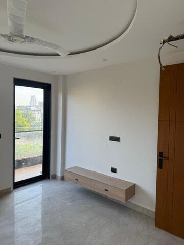 Room in 3 BHK Builder Floor at Sector 55 – for Rent