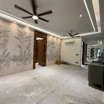Bedroom in 4 BHK Builder Floor at Unitech Rodeo Drive, South City 2 – for Sale