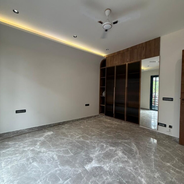 Room, unitech-rodeo-drive 4 Bedroom 275 Sq.Yd. Builder Floor In South City 2 Gurgaon 8744150