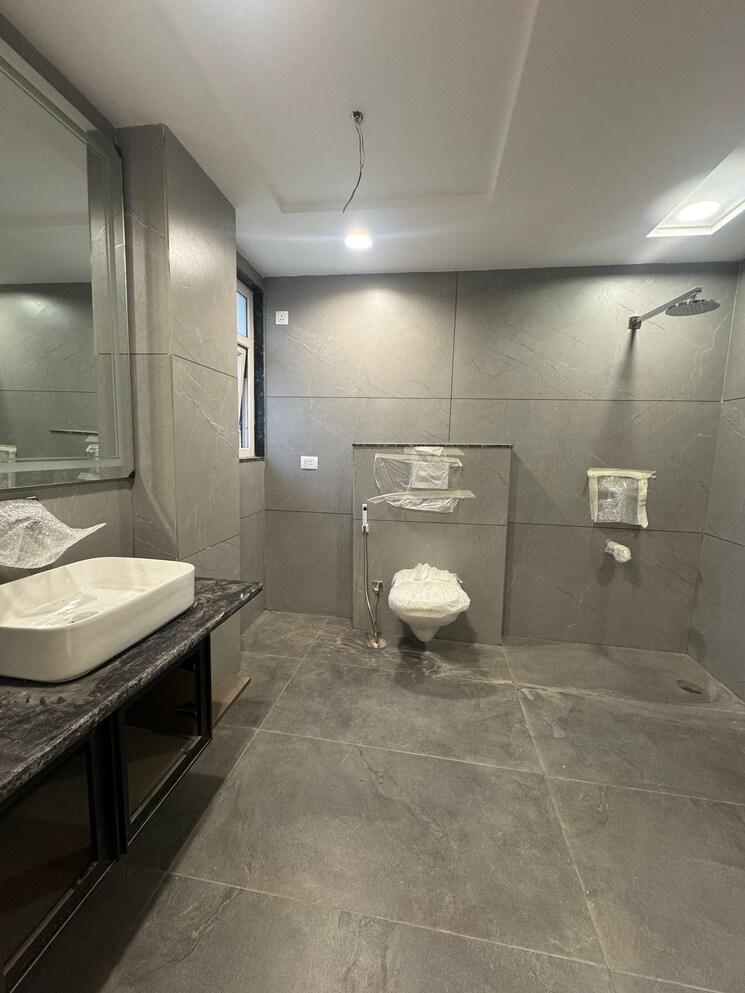 Bathroom, ss-southend-floors 4 Bedroom 502 Sq.Ft. Builder Floor In South City 2 Gurgaon 8744349
