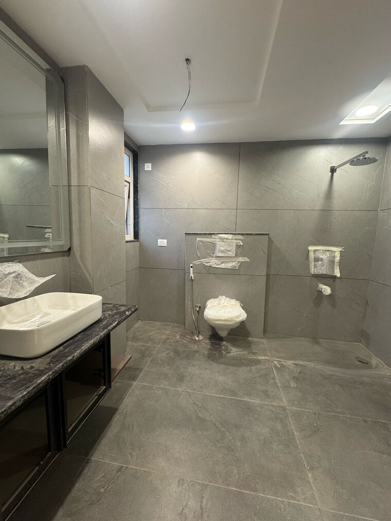 Bathroom, ss-southend-floors 4 Bedroom 502 Sq.Ft. Builder Floor In South City 2 Gurgaon 8744349