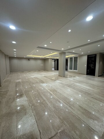 Parking in 4 BHK Builder Floor at SS Southend Floors, South City 2 – for Sale