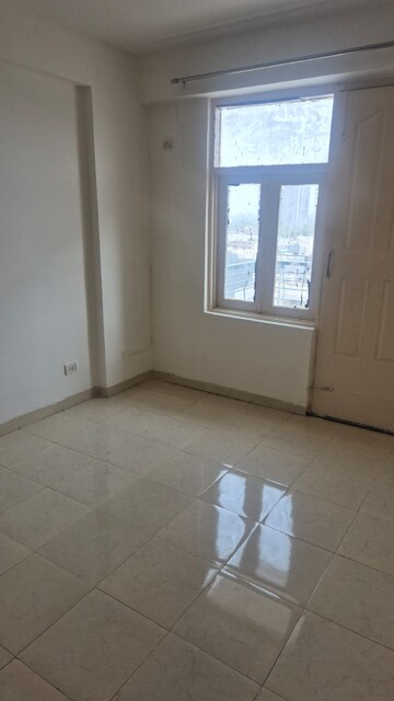 Room in 2 BHK Apartment at Supertech Supernova Astralis, Sector 94 – for Rent