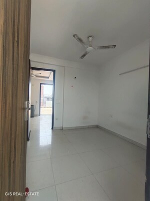 Room in 2 BHK Apartment at Vasant Kunj – for Sale