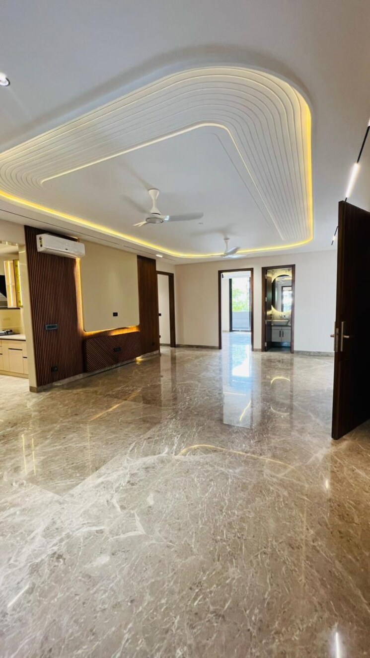 Room, jalvayu-towers 4 Bedroom 502 Sq.Yd. Builder Floor In Sector 56 Gurgaon 8744743