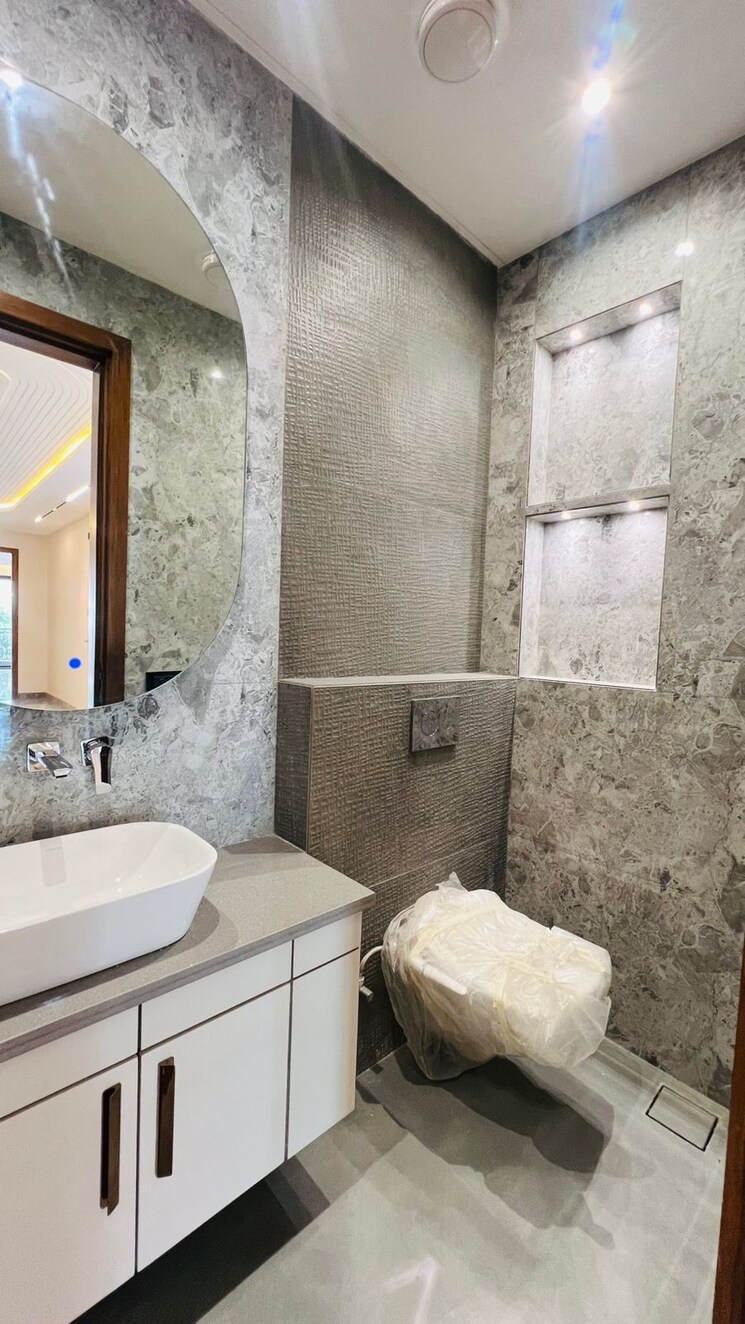 Bathroom, jalvayu-towers 4 Bedroom 502 Sq.Yd. Builder Floor In Sector 56 Gurgaon 8744743