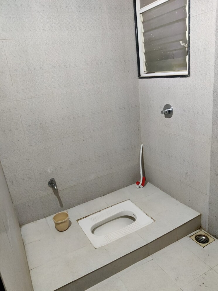 Bathroom, riswadkar-prestige-gold 2 Bedroom 882 Sq.Ft. Apartment In Mundhwa Pune 8744891