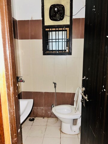 Bathroom in 2 BHK Apartment at Parsvnath Royale Floors, Uattardhona – for Rent