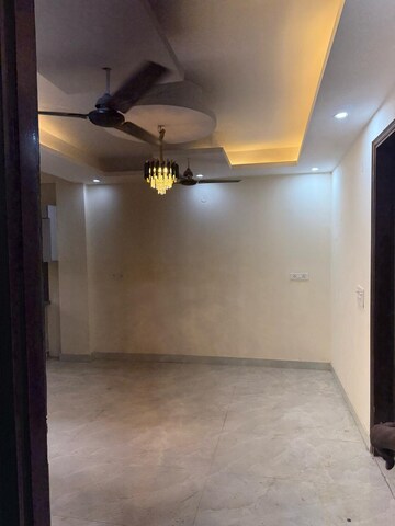 Room in 3 BHK Apartment at Vasant Kunj – for Rent
